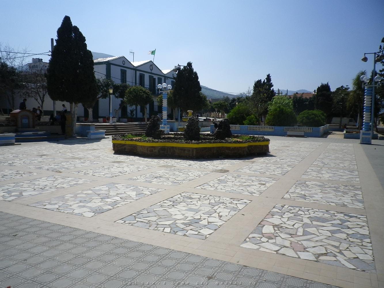 1758 toujours la place de bou-sfer tres belle.JPG